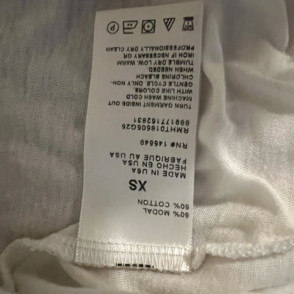 Sleeveless T-shirt - Picture 3 of 4